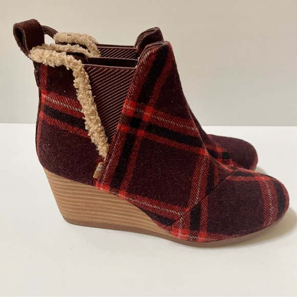 Toms Kelsey Barn Red Plaid Wedge Booties Size 7 - Picture 6 of 15